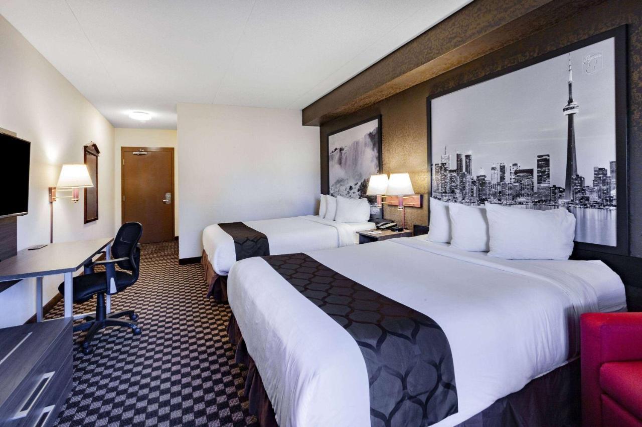 Super 8 By Wyndham Ambassador Bridge Windsor On Motel Exterior photo